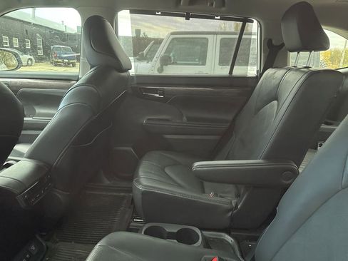 Used 2020 Toyota Highlander Platinum image 10