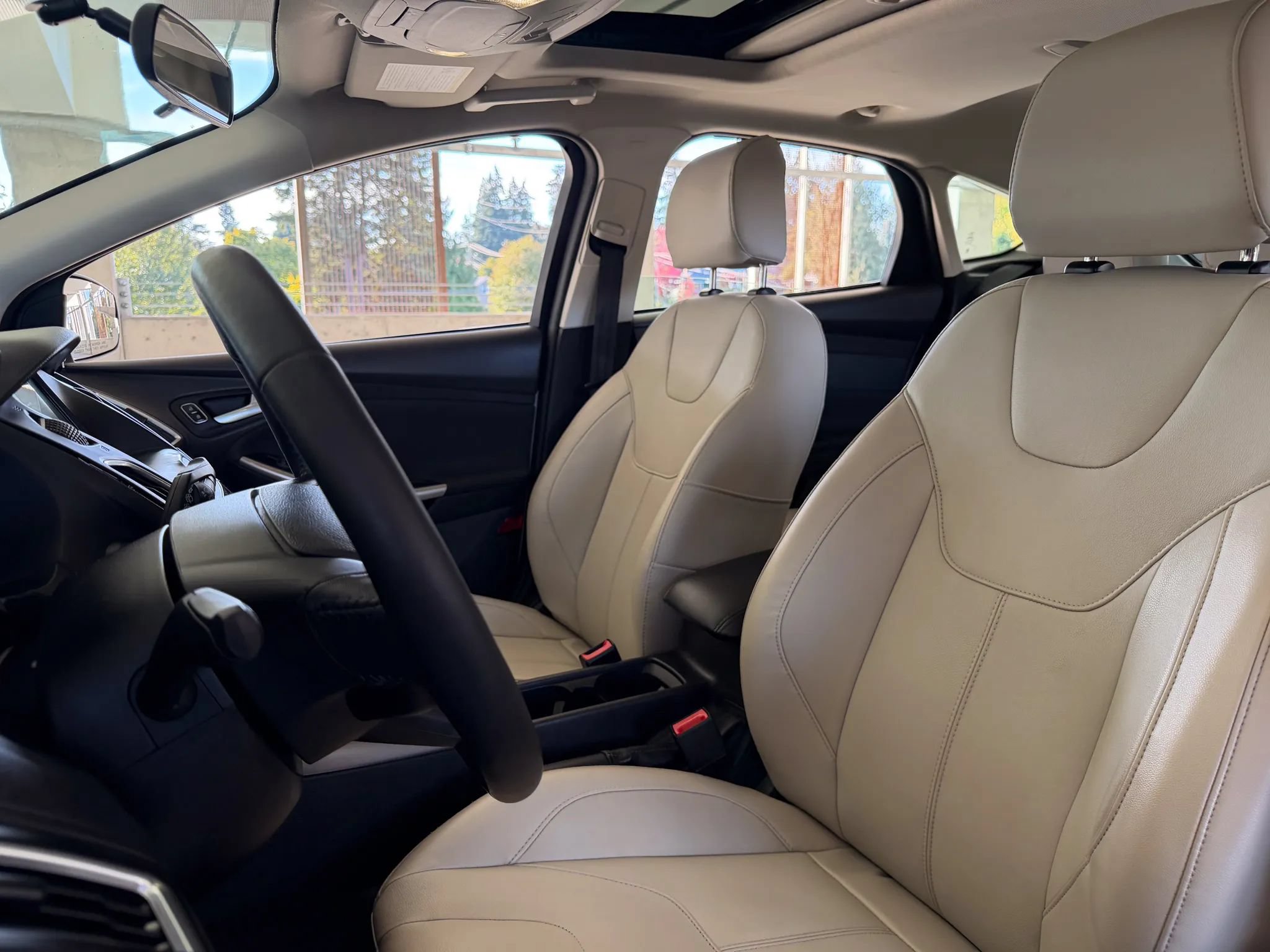 Used 2018 Ford Focus Titanium FWD image 17