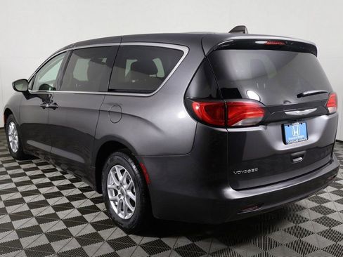 Used 2023 Chrysler Voyager LX image 7