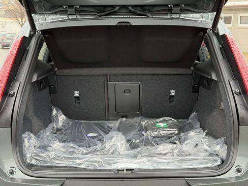New 2026 Volvo XC40 B5 Ultra w/ Protection Package Premier AWD/4WD image 13