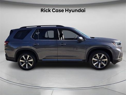 Used 2023 Honda Pilot Touring image 4