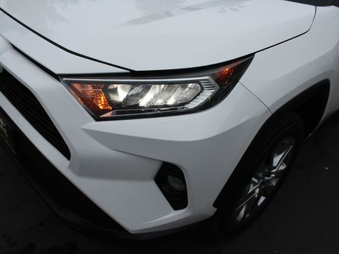 Used 2020 Toyota RAV4 XLE Premium image 10