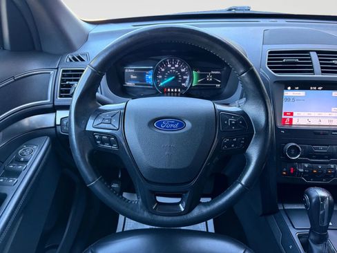 Used 2019 Ford Explorer XLT w/ Equipment Group 202A AWD/4WD image 31