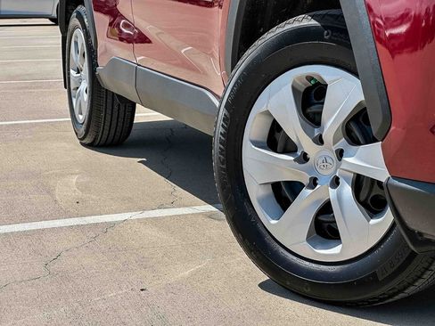 Certified 2024 Toyota RAV4 LE FWD image 9