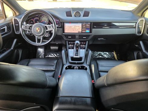 Used 2021 Porsche Cayenne Coupe image 17
