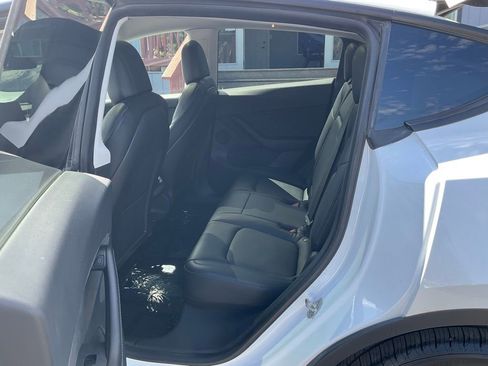 Used 2021 Tesla Model Y Long Range image 7