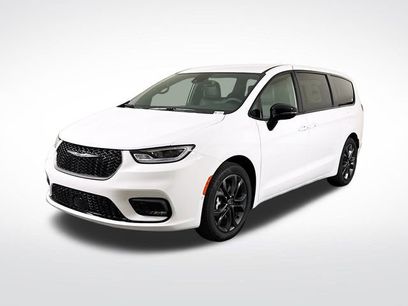 New 2026 Chrysler Pacifica Select