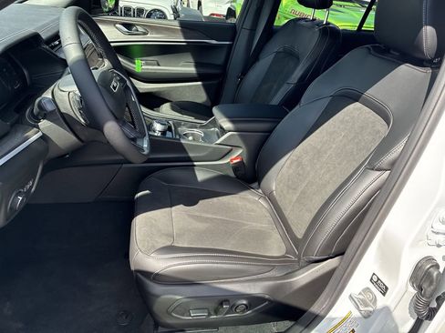 New 2026 Jeep Grand Cherokee Altitude AWD/4WD image 12