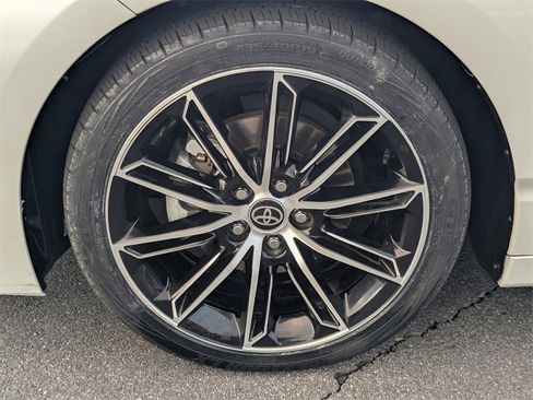 Used 2022 Toyota Avalon Touring image 11