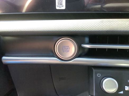 Used 2025 Hyundai Tucson SE image 36