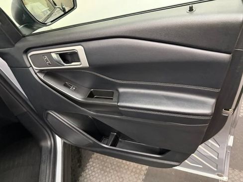 Used 2020 Ford Explorer XLT w/ Equipment Group 202A AWD/4WD image 37