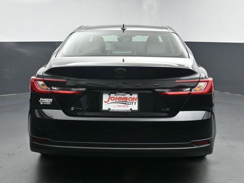 Used 2025 Toyota Camry LE image 7