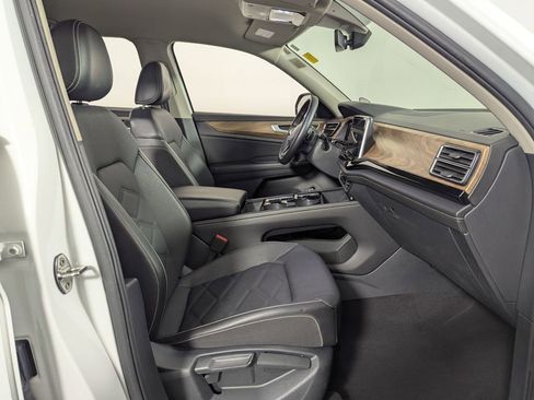 Used 2024 Volkswagen Atlas SE image 35