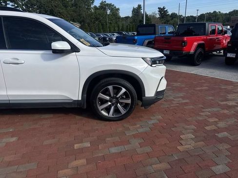 Used 2025 Honda Pilot Elite image 17