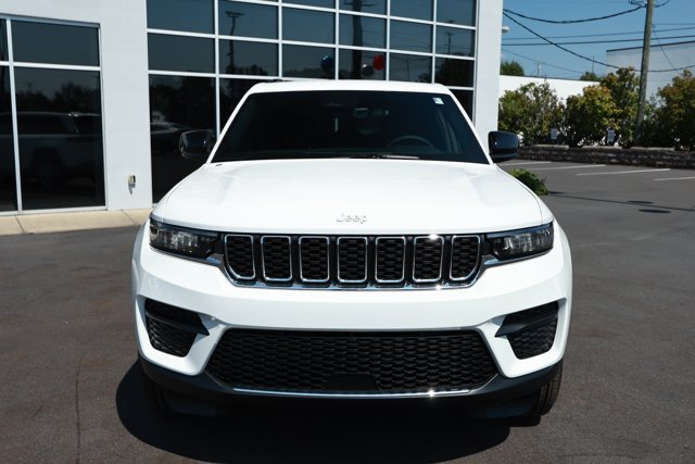 New 2026 Jeep Grand Cherokee Laredo RWD image 2