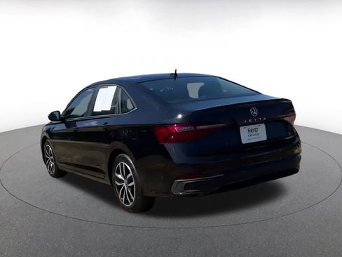 Used 2025 Volkswagen Jetta SE image 11