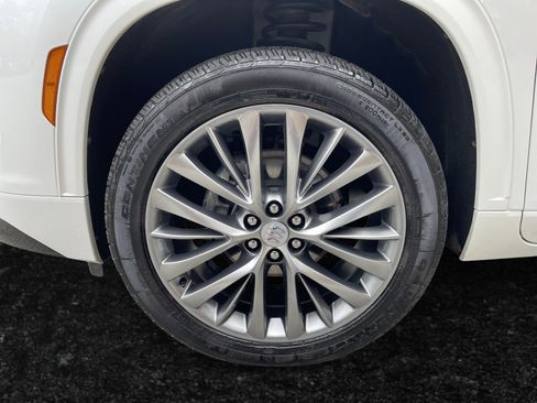 Certified 2025 Buick Enclave Avenir image 15