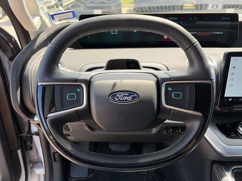 Used 2025 Ford Expedition Platinum w/ Driver's Package AWD/4WD image 20