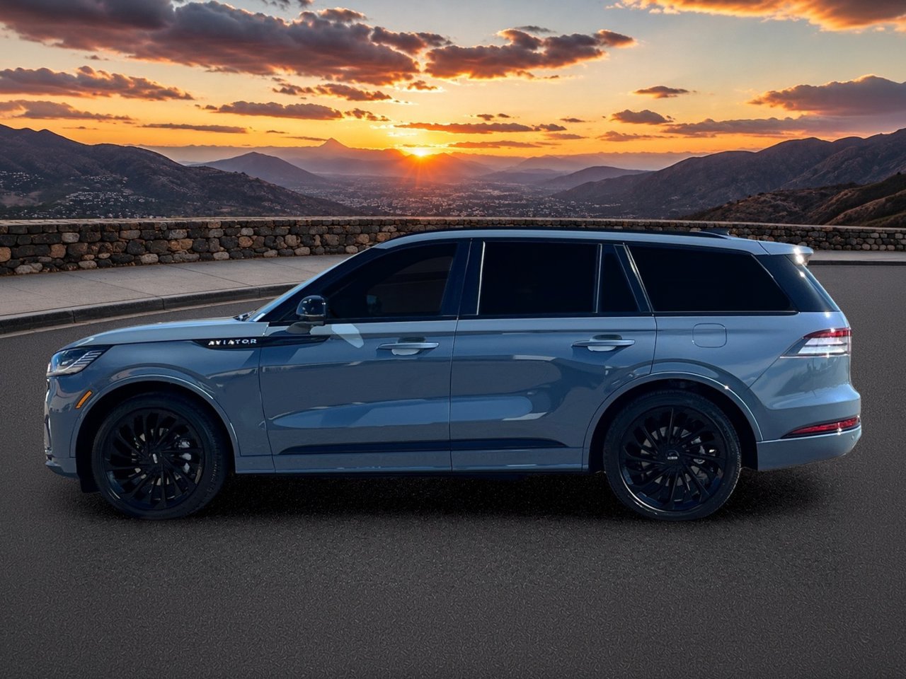 Used 2026 Lincoln Aviator Reserve w/ Luxury Package RWD image 3