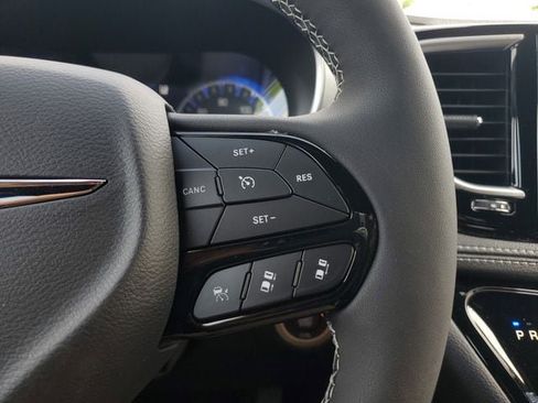 New 2026 Chrysler Pacifica Limited w/ S Appearance Package FWD image 25