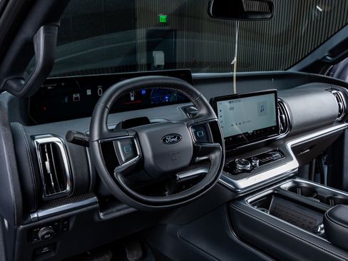 Used 2025 Ford Expedition Platinum w/ Stealth Performance Package image 14