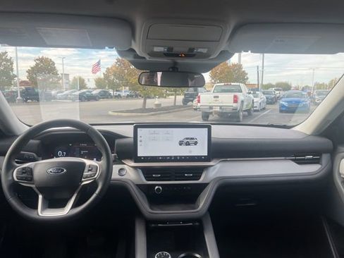 Used 2025 Ford Explorer Active image 21