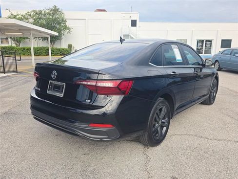 Used 2024 Volkswagen Jetta SE FWD image 4