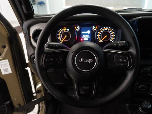 Used 2025 Jeep Wrangler Sport AWD/4WD image 14