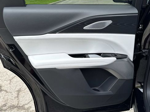 New 2025 Cadillac Lyriq Luxury image 12