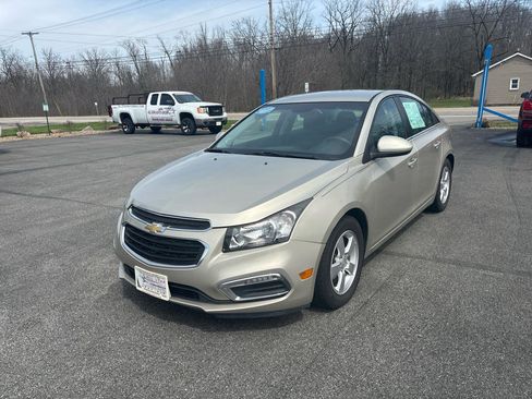 Used 2015 Chevrolet Cruze LT image 2
