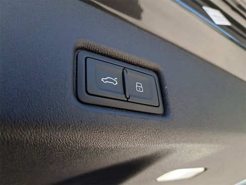 New 2025 Audi Q5 Premium Plus image 32