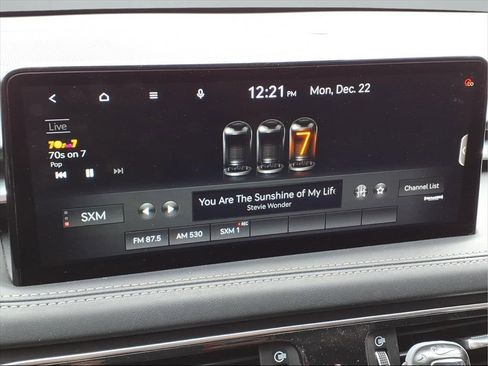 Used 2022 Genesis G70 2.0T image 5