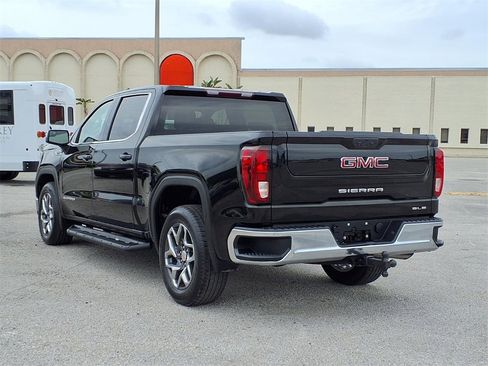 Used 2023 GMC Sierra 1500 SLE image 5