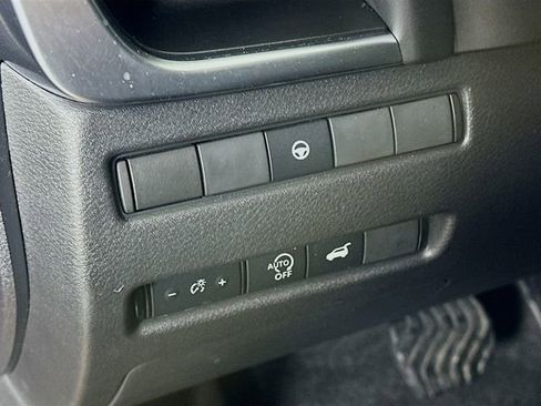 Used 2023 Nissan Rogue SV w/ SV Premium B Package image 23