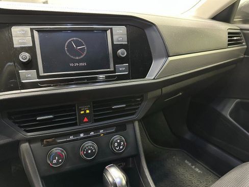 Used 2019 Volkswagen Jetta SE image 19