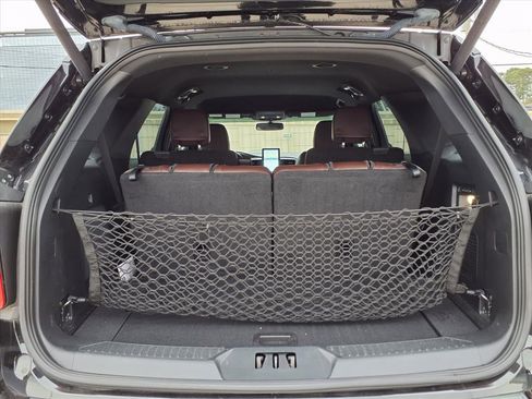 Used 2022 Ford Explorer Platinum w/ Technology Package image 11