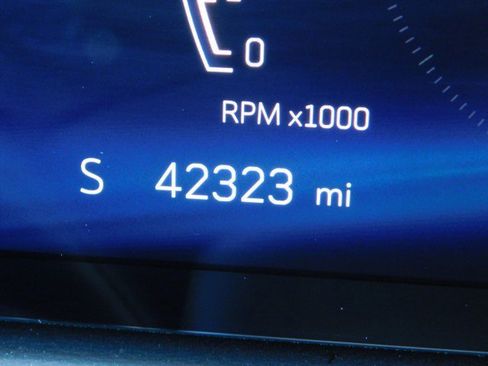 Used 2024 Cadillac XT4 Premium Luxury image 32