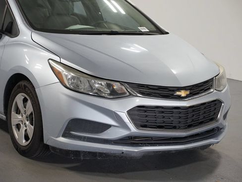 Used 2018 Chevrolet Cruze LS FWD image 4