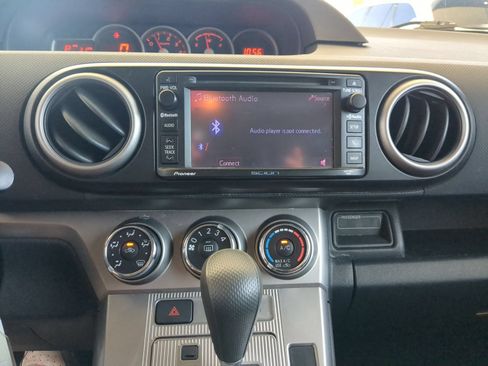 Used 2014 Scion xB FWD image 17