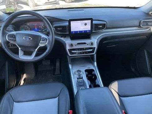 Used 2023 Ford Explorer XLT w/ Equipment Group 202A image 10