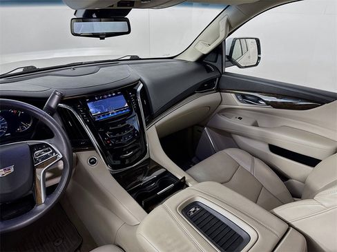 Used 2018 Cadillac Escalade Luxury w/ LPO, Radiant Package image 25