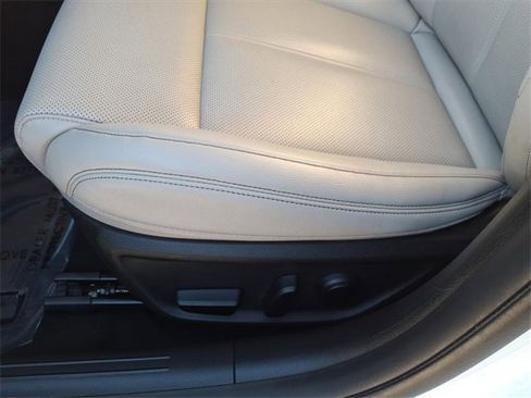 Used 2023 Genesis G70 2.0T image 15