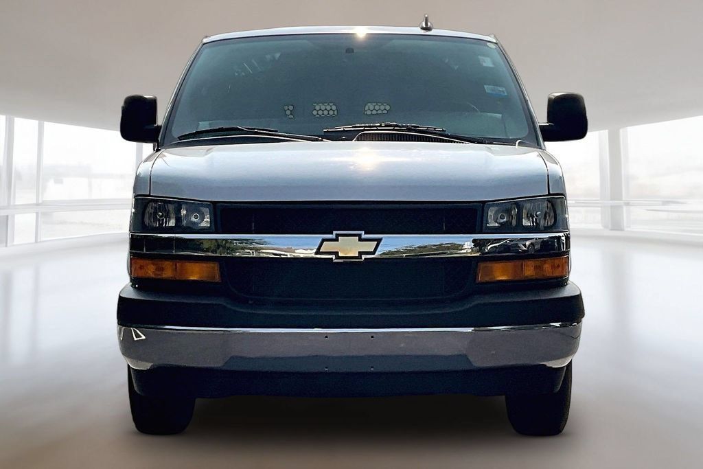 Used 2025 Chevrolet Express 2500 w/ Driver Convenience Package RWD image 2