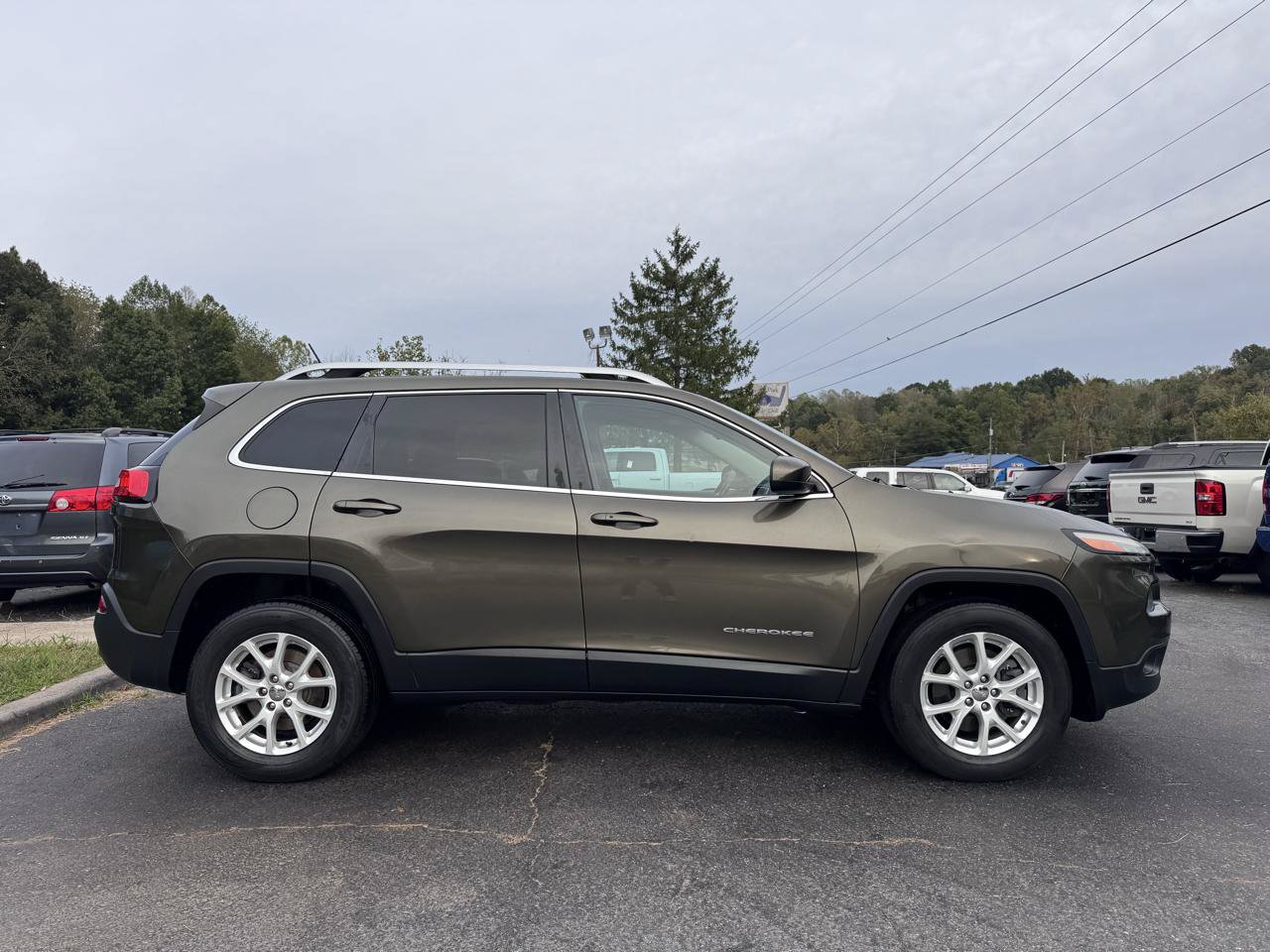 Used 2014 Jeep Cherokee Latitude w/ Comfort/Convenience Group AWD/4WD image 4