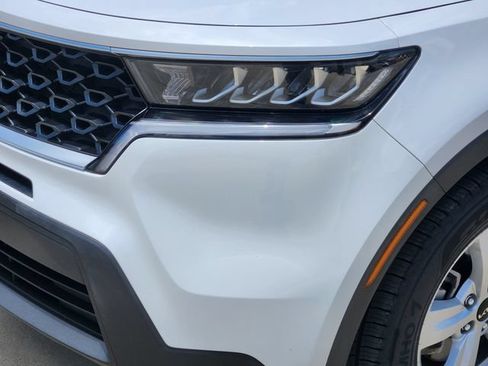 Certified 2023 Kia Sorento LX FWD image 9