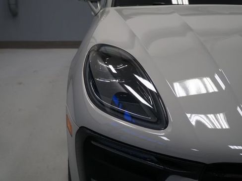 Certified 2026 Porsche Macan AWD/4WD image 15