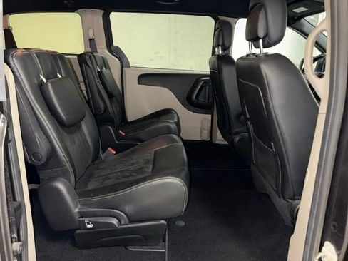 Used 2019 Dodge Grand Caravan SXT w/ Rear Park Assist Package FWD image 21