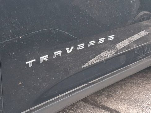 Used 2025 Chevrolet Traverse LT AWD/4WD image 3