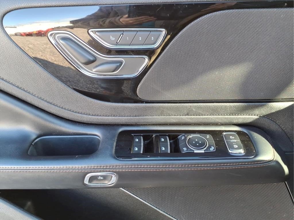 Used 2023 Lincoln Aviator AWD image 13