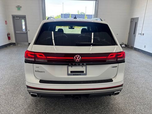 Certified 2025 Volkswagen Atlas Peak Edition SE AWD/4WD image 4